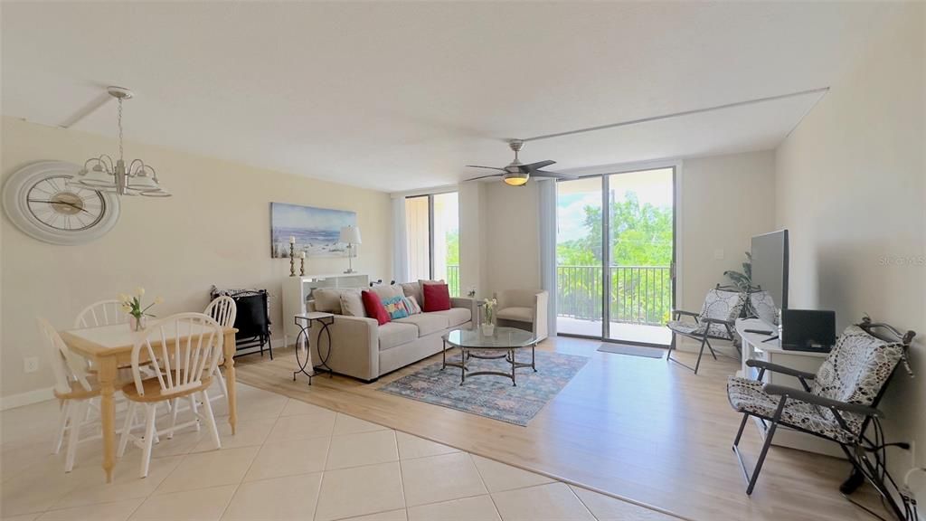 For Sale: $169,000 (2 beds, 1 baths, 1037 Square Feet)