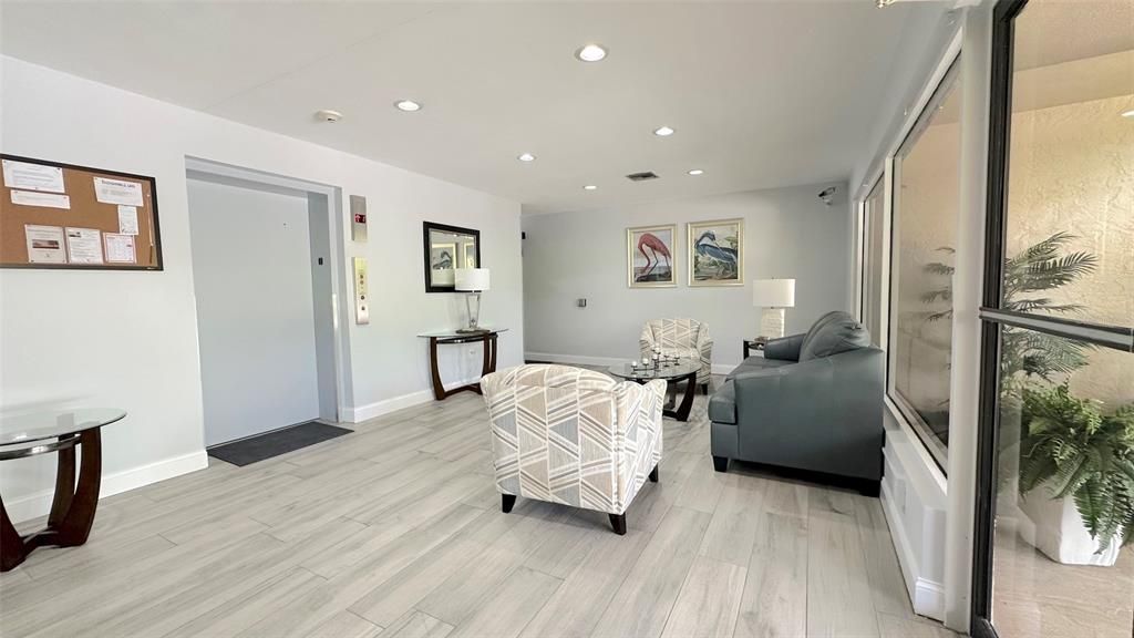 For Sale: $169,000 (2 beds, 1 baths, 1037 Square Feet)