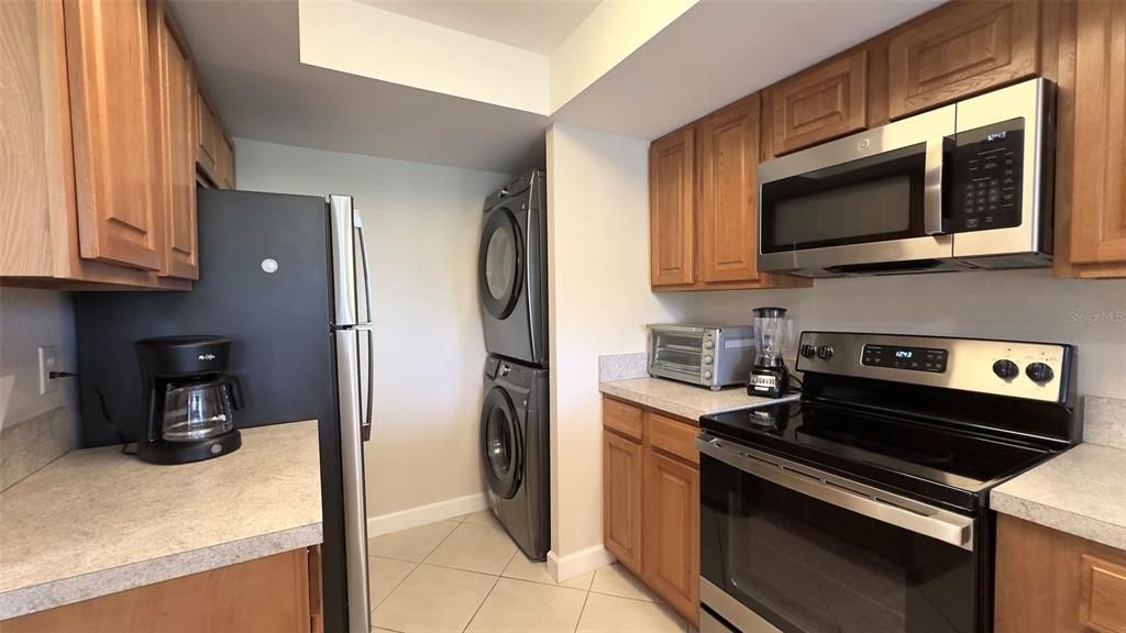 For Sale: $169,000 (2 beds, 1 baths, 1037 Square Feet)