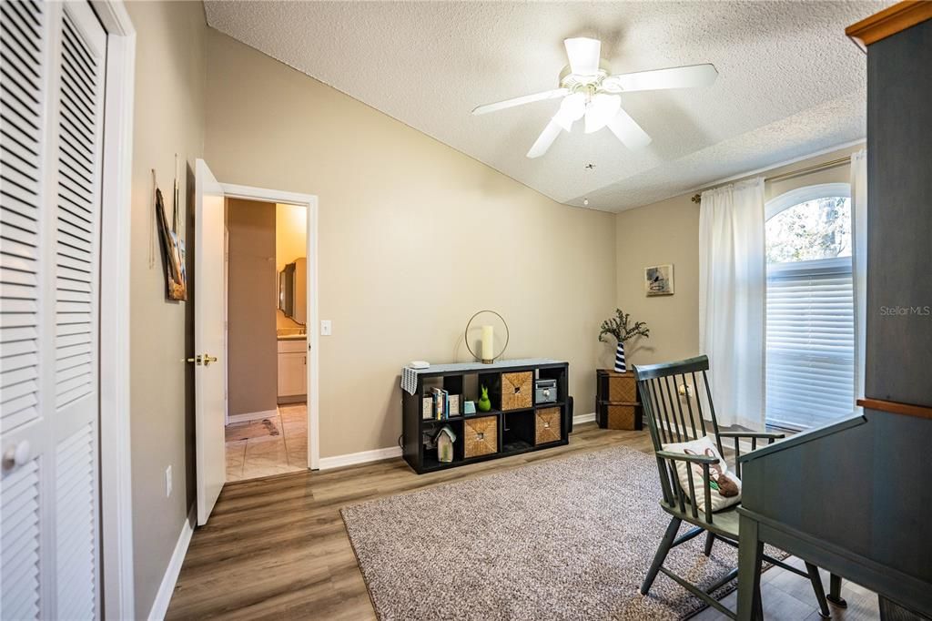 待售: $418,000 (4 贝兹, 2 浴室, 2321 平方英尺)