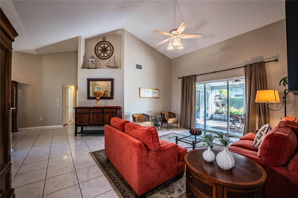 待售: $418,000 (4 贝兹, 2 浴室, 2321 平方英尺)