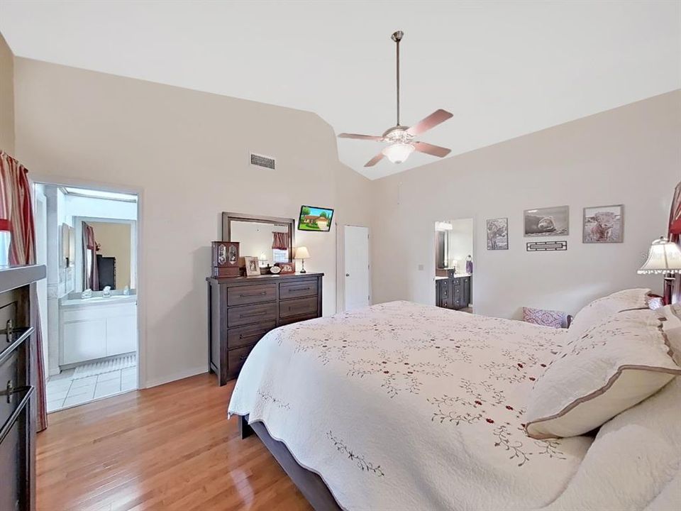 En Venta: $599,900 (3 camas, 3 baños, 2635 Pies cuadrados)