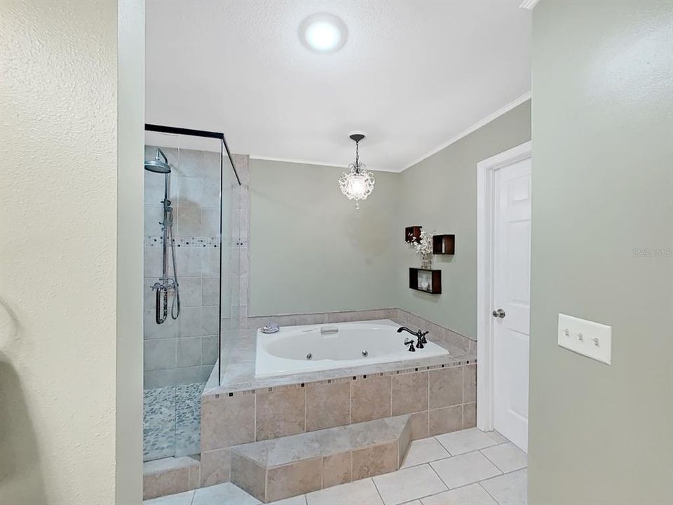 En Venta: $599,900 (3 camas, 3 baños, 2635 Pies cuadrados)