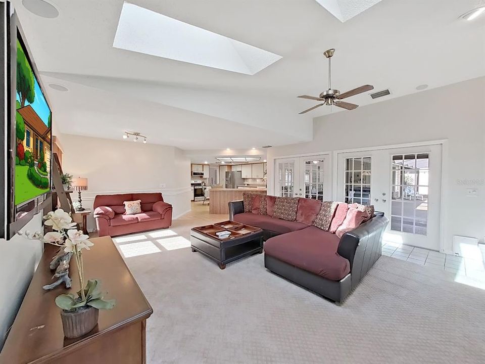 En Venta: $599,900 (3 camas, 3 baños, 2635 Pies cuadrados)