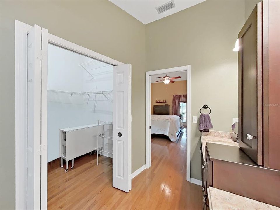 En Venta: $599,900 (3 camas, 3 baños, 2635 Pies cuadrados)