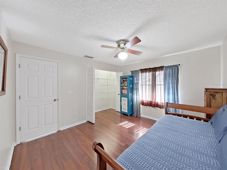 En Venta: $599,900 (3 camas, 3 baños, 2635 Pies cuadrados)