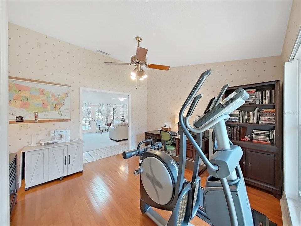 En Venta: $599,900 (3 camas, 3 baños, 2635 Pies cuadrados)