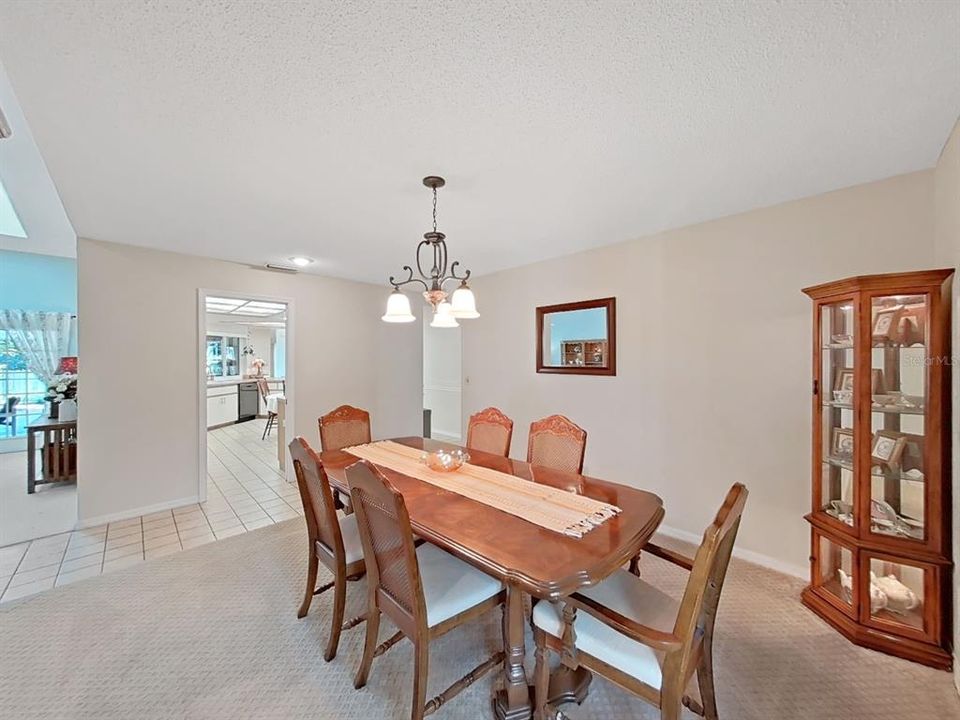 En Venta: $599,900 (3 camas, 3 baños, 2635 Pies cuadrados)