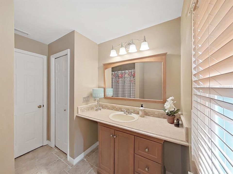 En Venta: $599,900 (3 camas, 3 baños, 2635 Pies cuadrados)