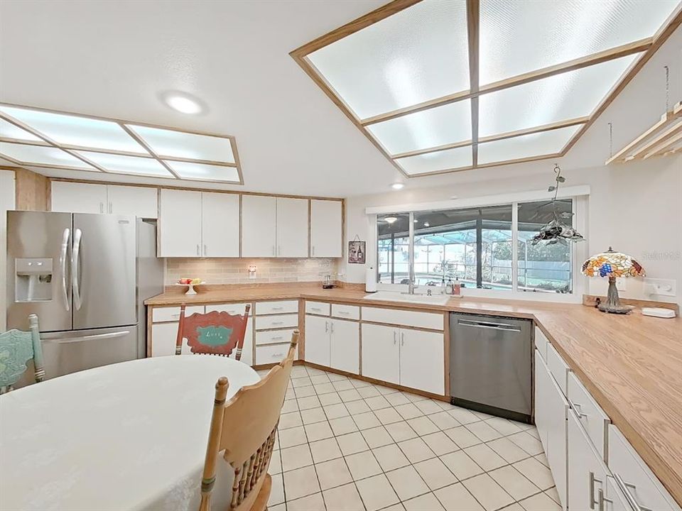 En Venta: $599,900 (3 camas, 3 baños, 2635 Pies cuadrados)