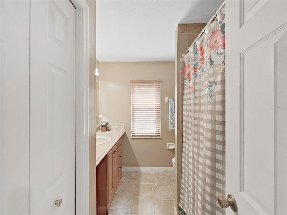 En Venta: $599,900 (3 camas, 3 baños, 2635 Pies cuadrados)