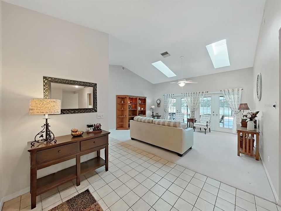 En Venta: $599,900 (3 camas, 3 baños, 2635 Pies cuadrados)