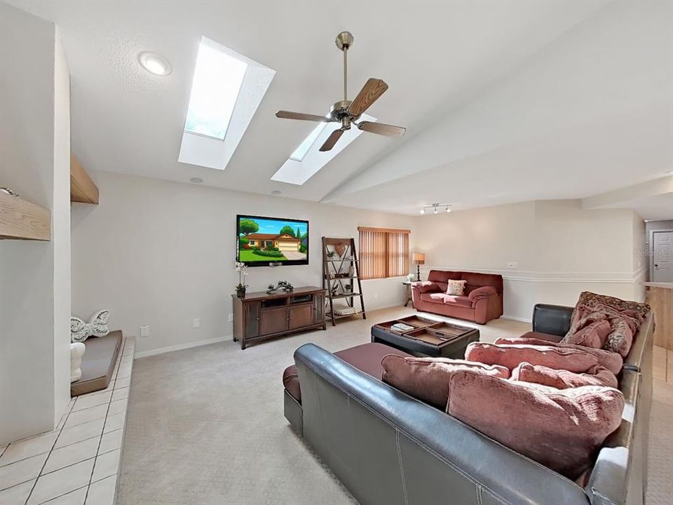 En Venta: $599,900 (3 camas, 3 baños, 2635 Pies cuadrados)