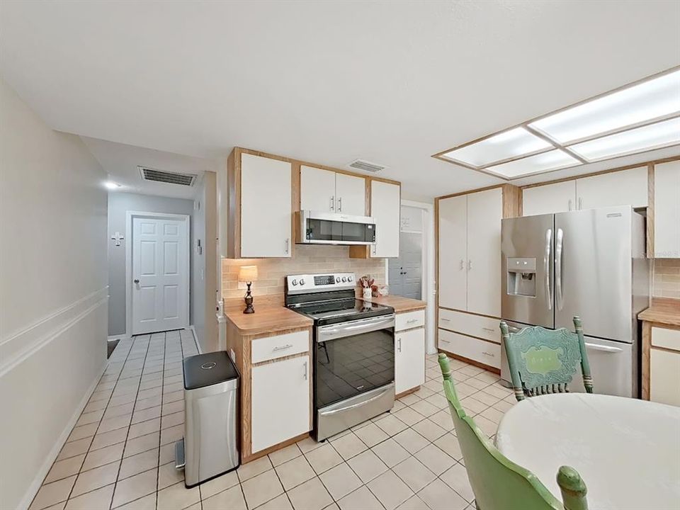 En Venta: $599,900 (3 camas, 3 baños, 2635 Pies cuadrados)