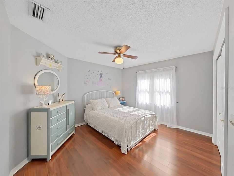 En Venta: $599,900 (3 camas, 3 baños, 2635 Pies cuadrados)