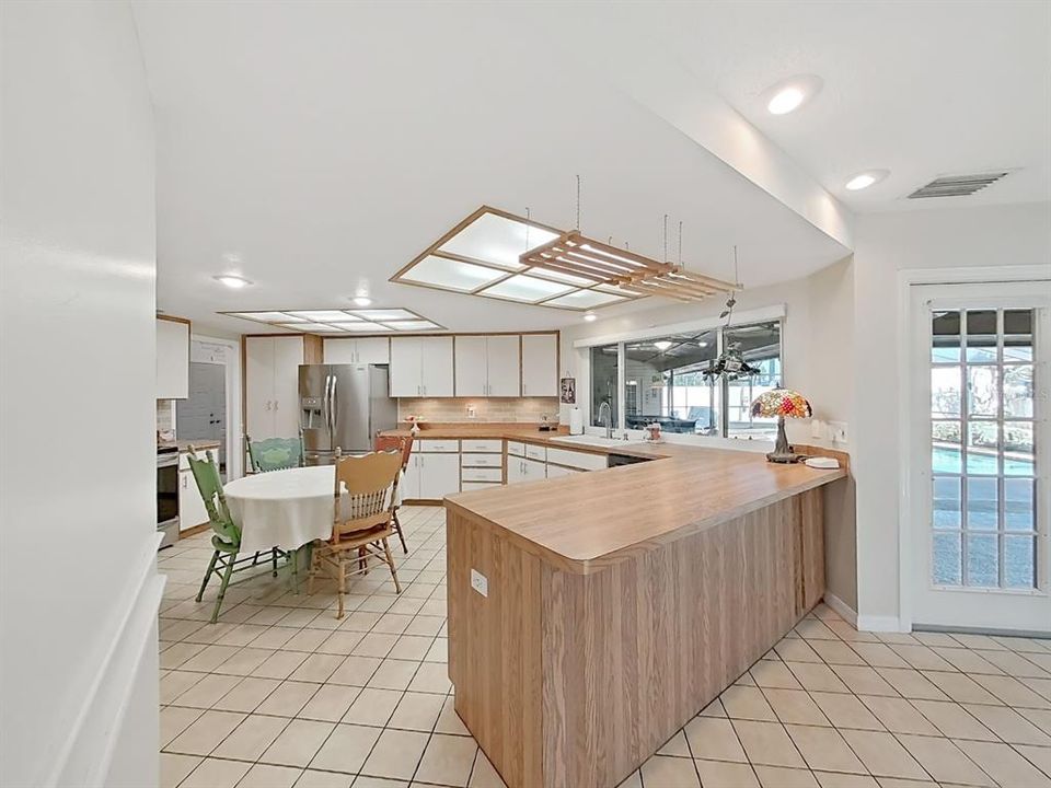 En Venta: $599,900 (3 camas, 3 baños, 2635 Pies cuadrados)