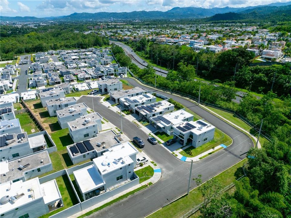 For Sale: $425,000 (3 beds, 2 baths, 1185 Square Feet)