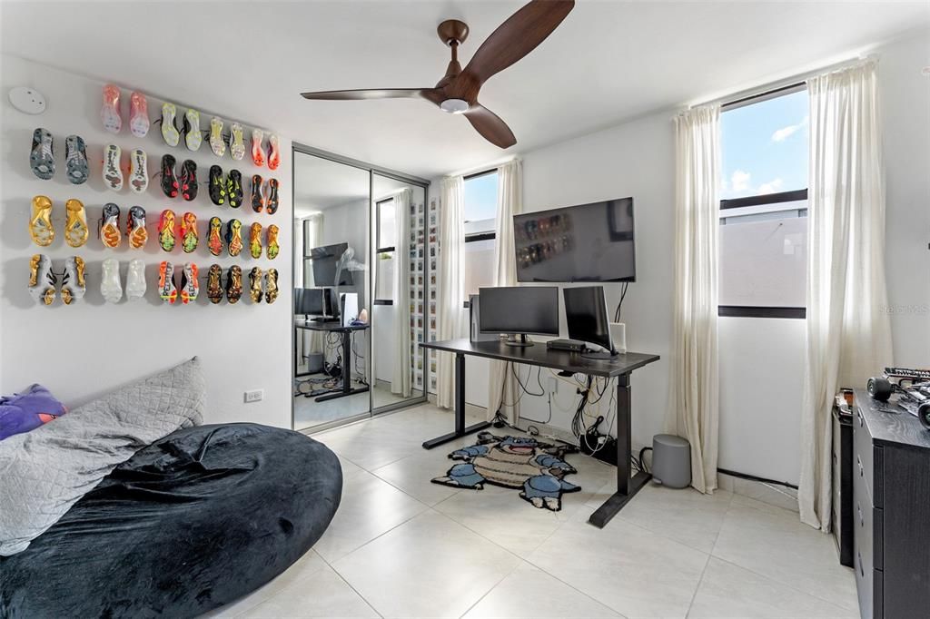 For Sale: $425,000 (3 beds, 2 baths, 1185 Square Feet)