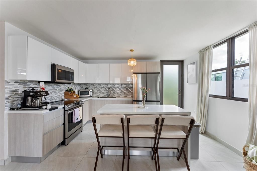 For Sale: $425,000 (3 beds, 2 baths, 1185 Square Feet)