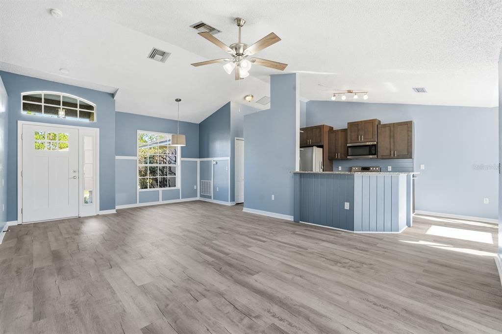 待售: $299,900 (3 贝兹, 2 浴室, 1325 平方英尺)