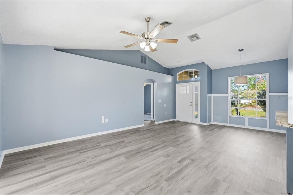 待售: $299,900 (3 贝兹, 2 浴室, 1325 平方英尺)