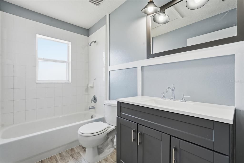 待售: $299,900 (3 贝兹, 2 浴室, 1325 平方英尺)