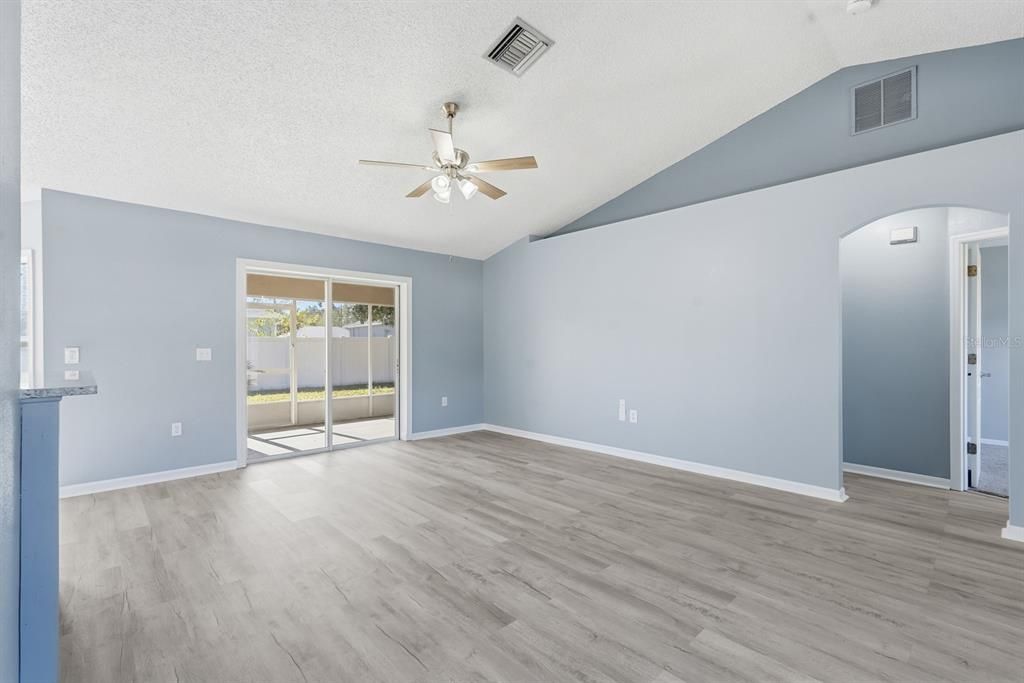 待售: $299,900 (3 贝兹, 2 浴室, 1325 平方英尺)