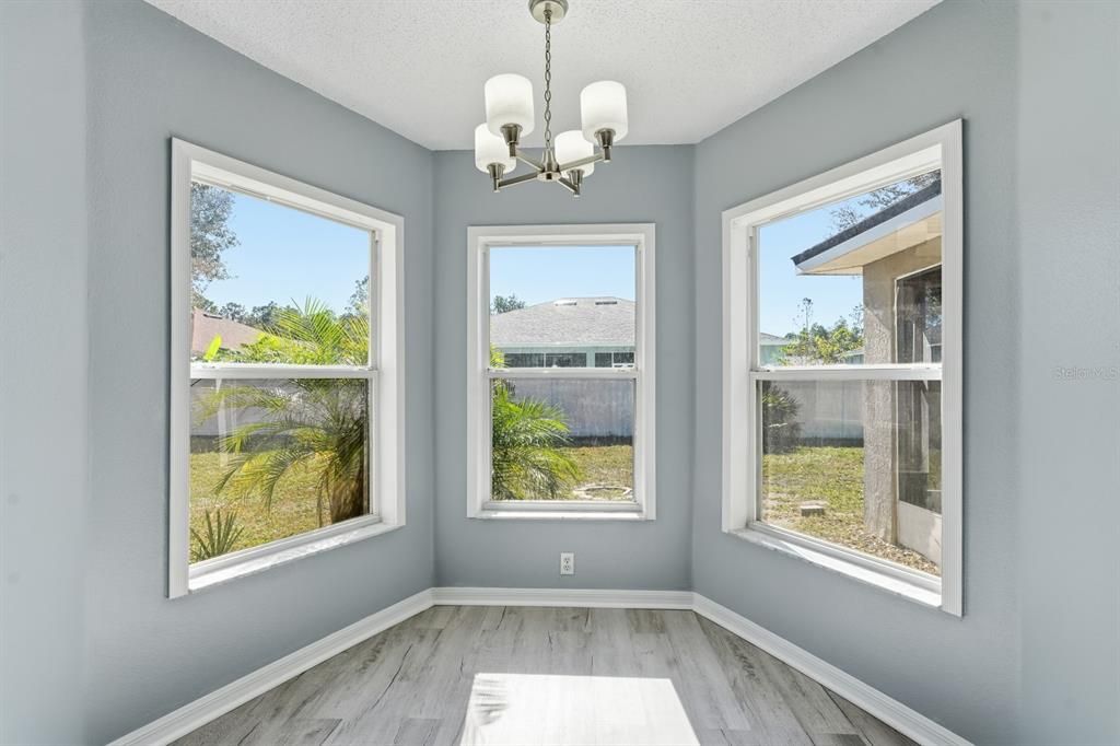 待售: $299,900 (3 贝兹, 2 浴室, 1325 平方英尺)