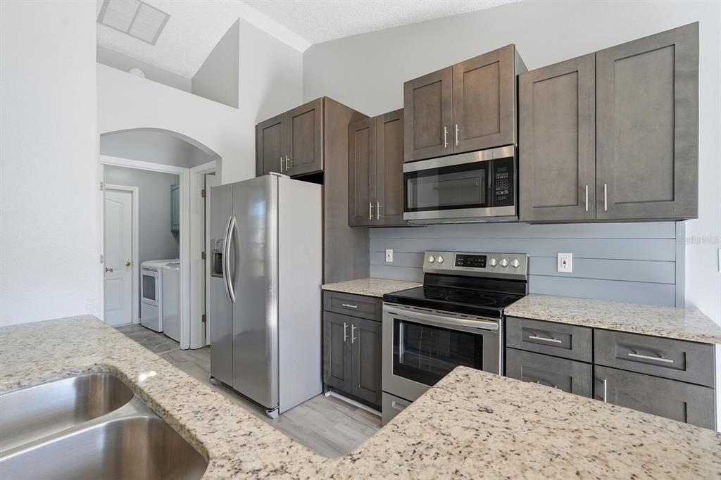 待售: $299,900 (3 贝兹, 2 浴室, 1325 平方英尺)