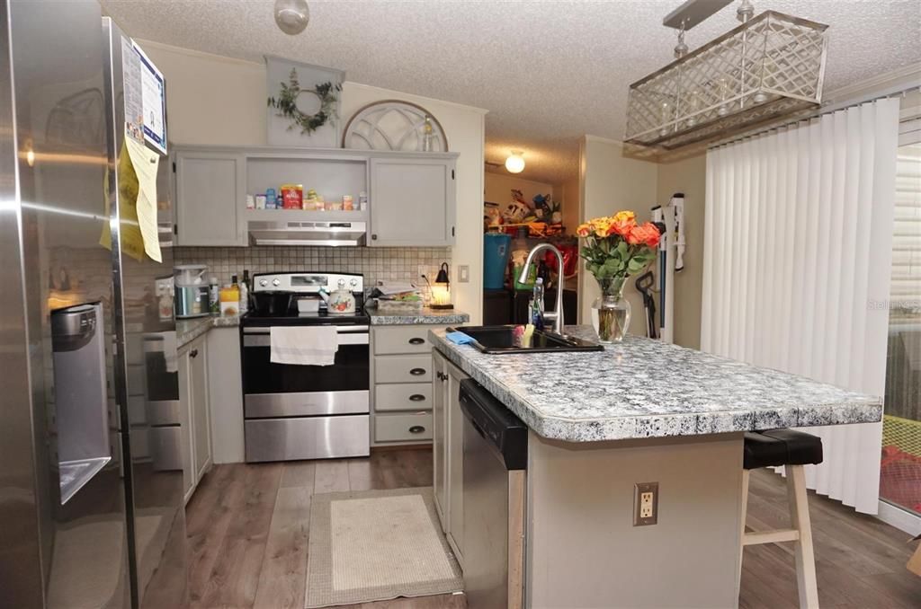 На продажу: $198,900 (3 спален, 2 ванн, 1642 Квадратных фут)