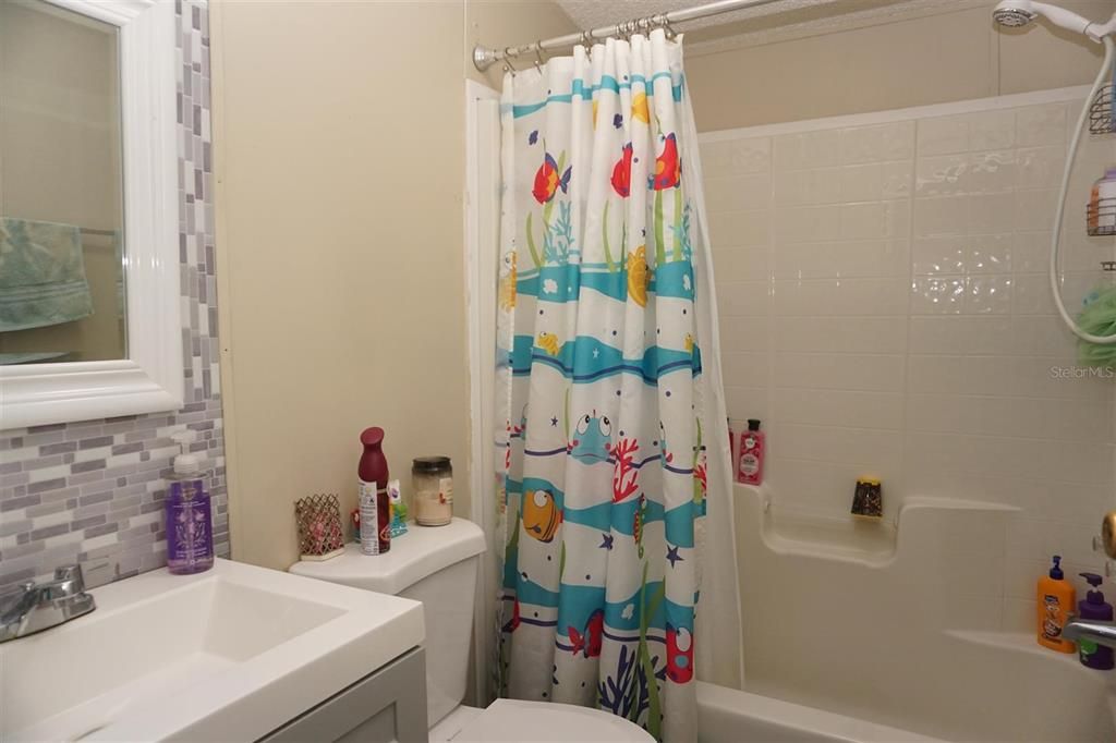 На продажу: $198,900 (3 спален, 2 ванн, 1642 Квадратных фут)