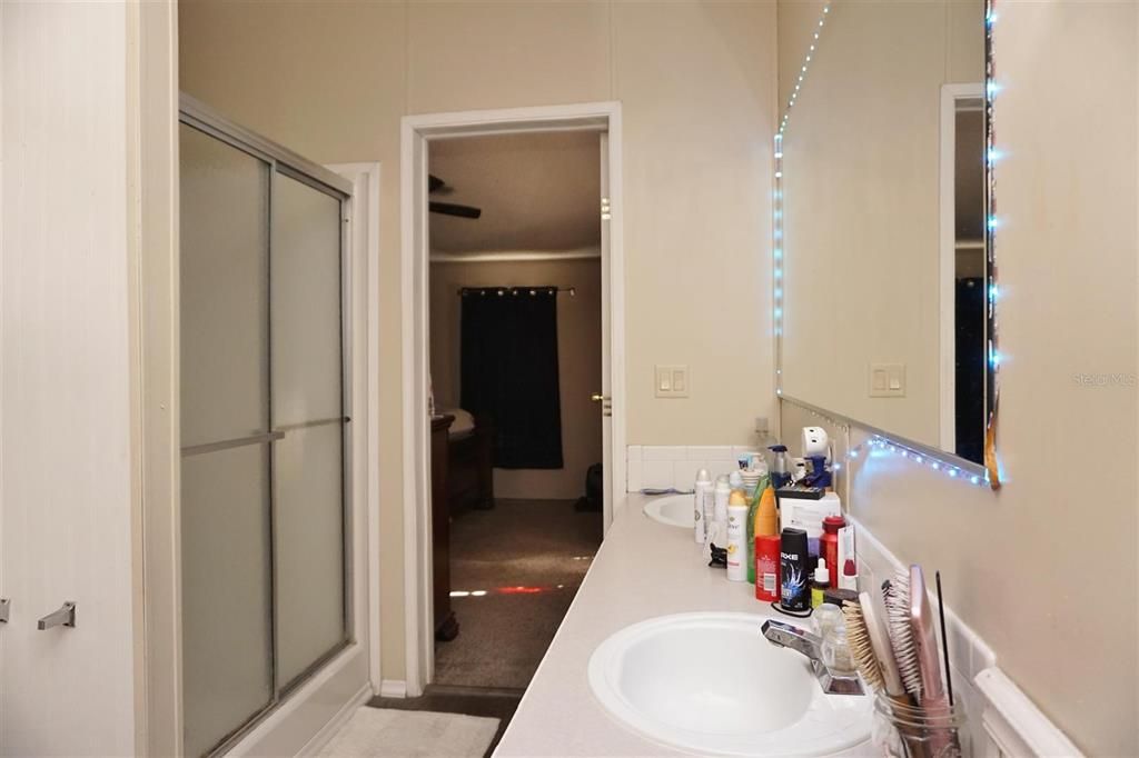 На продажу: $198,900 (3 спален, 2 ванн, 1642 Квадратных фут)