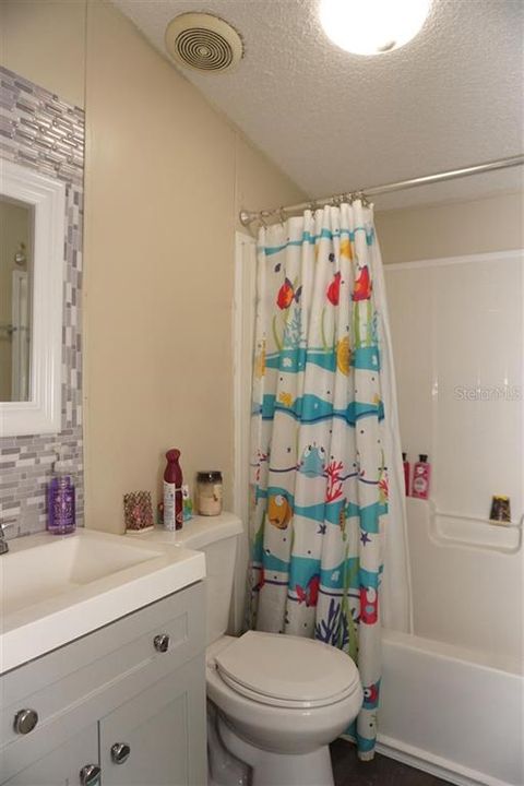 На продажу: $198,900 (3 спален, 2 ванн, 1642 Квадратных фут)