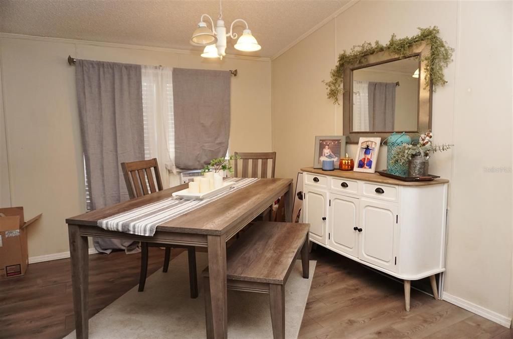 На продажу: $198,900 (3 спален, 2 ванн, 1642 Квадратных фут)