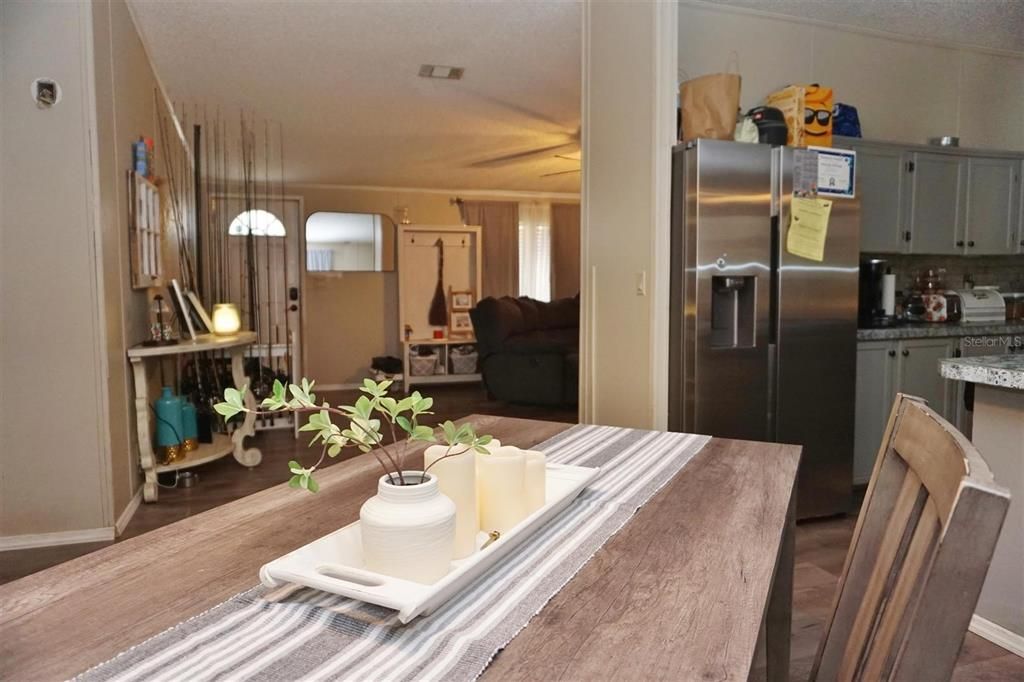 На продажу: $198,900 (3 спален, 2 ванн, 1642 Квадратных фут)