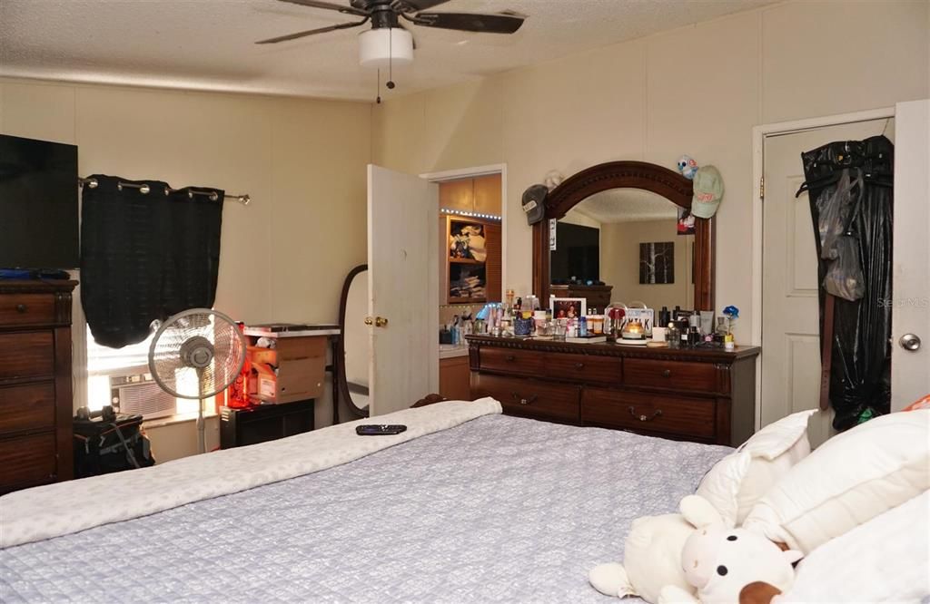 На продажу: $198,900 (3 спален, 2 ванн, 1642 Квадратных фут)