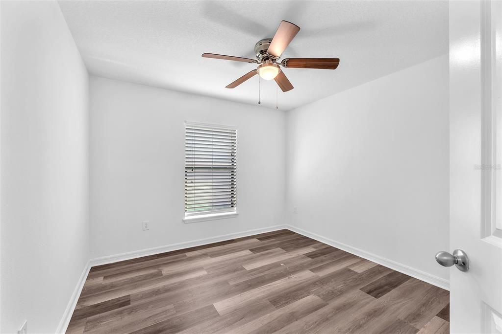 For Sale: $399,999 (5 beds, 3 baths, 1975 Square Feet)