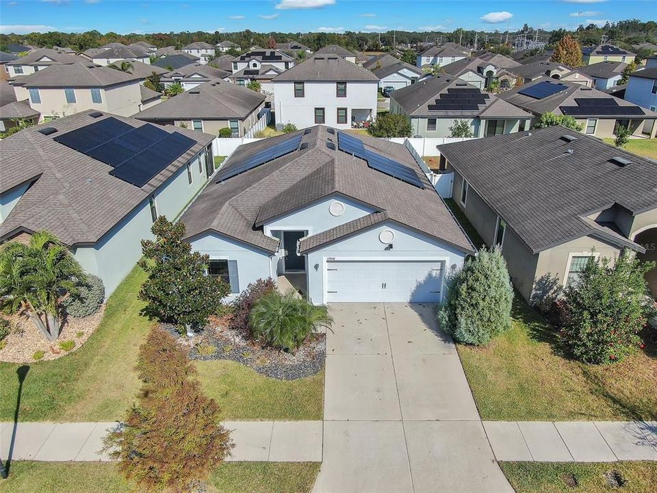 For Sale: $399,999 (5 beds, 3 baths, 1975 Square Feet)