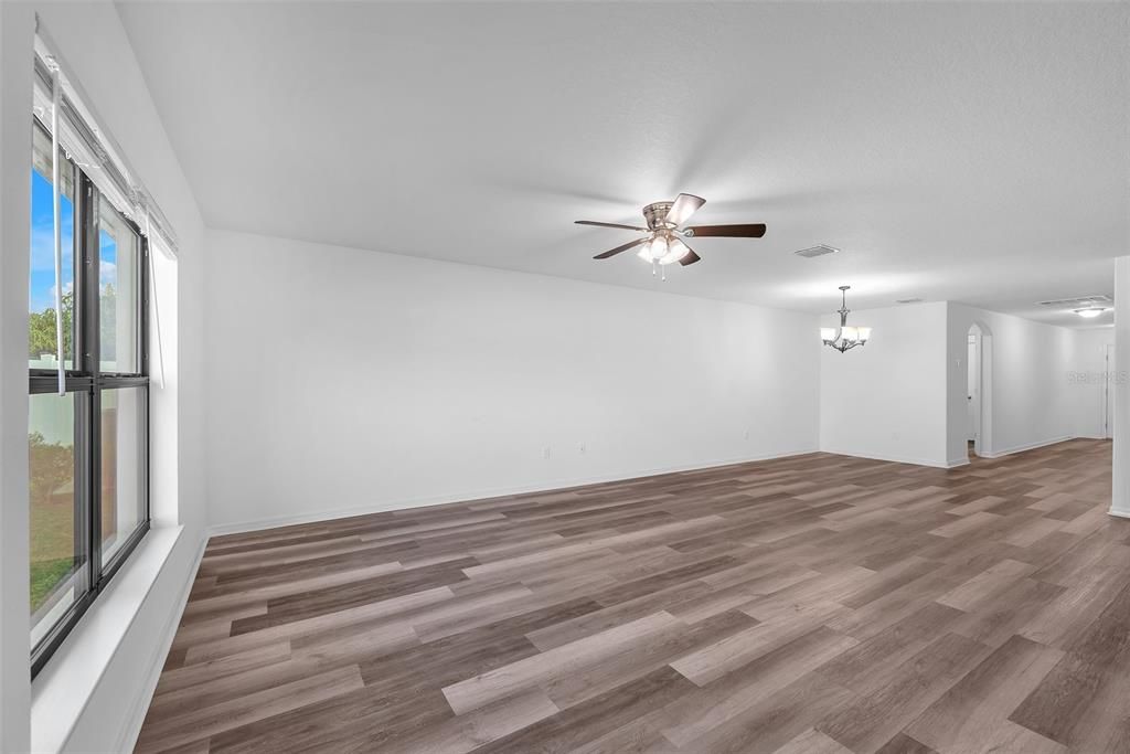 For Sale: $399,999 (5 beds, 3 baths, 1975 Square Feet)