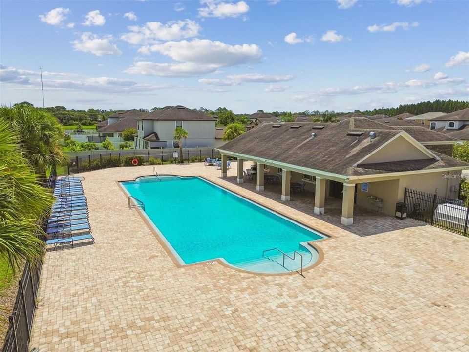 For Sale: $399,999 (5 beds, 3 baths, 1975 Square Feet)