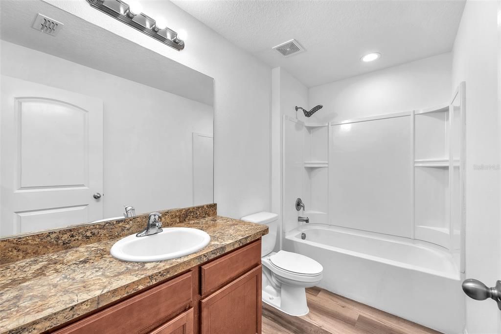 For Sale: $399,999 (5 beds, 3 baths, 1975 Square Feet)