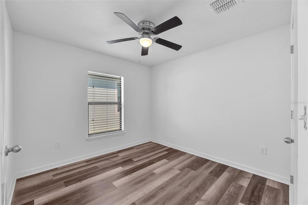 For Sale: $399,999 (5 beds, 3 baths, 1975 Square Feet)