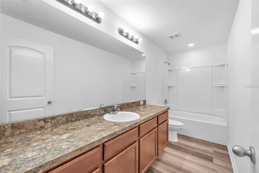 For Sale: $399,999 (5 beds, 3 baths, 1975 Square Feet)