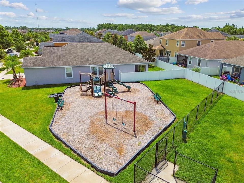 For Sale: $399,999 (5 beds, 3 baths, 1975 Square Feet)