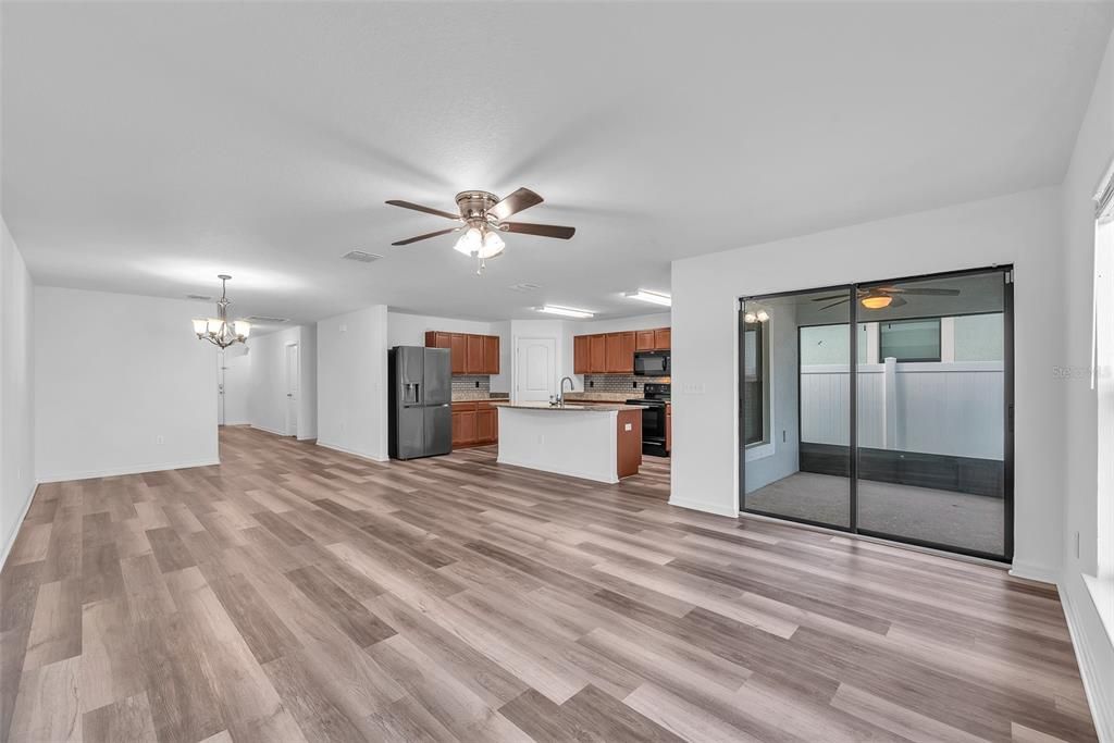 For Sale: $399,999 (5 beds, 3 baths, 1975 Square Feet)