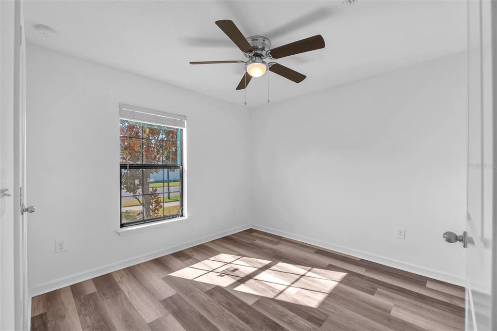 For Sale: $399,999 (5 beds, 3 baths, 1975 Square Feet)