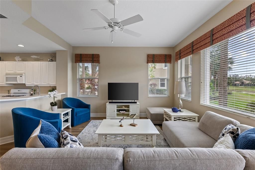 待售: $350,000 (2 贝兹, 2 浴室, 1156 平方英尺)