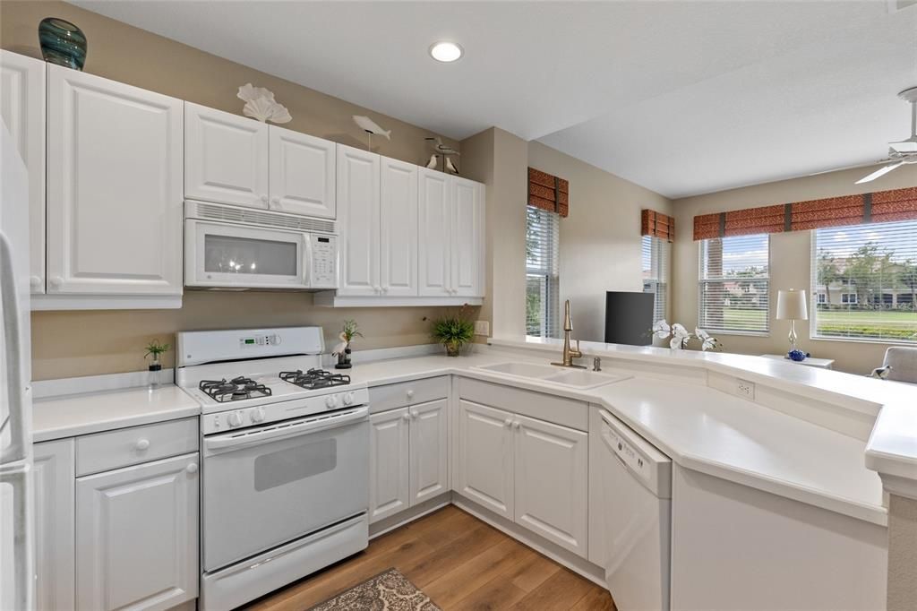 待售: $350,000 (2 贝兹, 2 浴室, 1156 平方英尺)