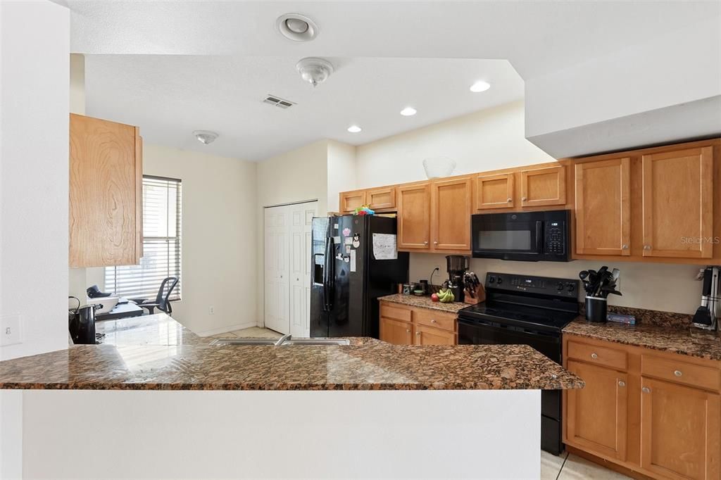 For Sale: $315,000 (3 beds, 2 baths, 1400 Square Feet)