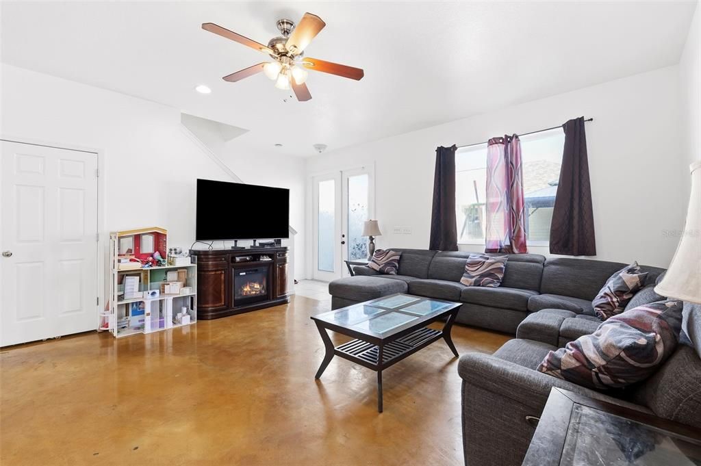 For Sale: $315,000 (3 beds, 2 baths, 1400 Square Feet)